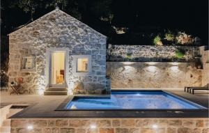 Der Swimmingpool an oder in der Nähe von Villa Mediterranean Estate