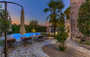 Swimmingpoolen hos eller tæt på Villa Blue Dondola