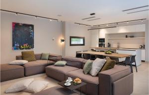 Khu vực ghế ngồi tại Villa Aron