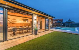 Bazén v ubytování Villa La Vrana nebo v jeho okolí