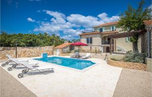 Der Swimmingpool an oder in der Nähe von Villa Mirys Hideaway