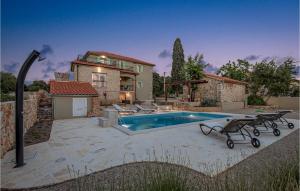 Der Swimmingpool an oder in der Nähe von Villa Mirys Hideaway