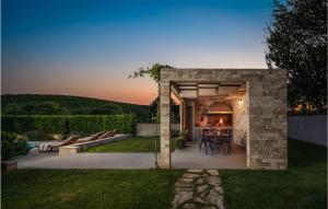 a patio with a table and chairs in a yard at Villa Dali in Sičane