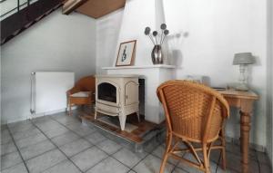 Posezení v ubytování Pet Friendly Home In As With Wifi