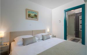 Ένα ή περισσότερα κρεβάτια σε δωμάτιο στο Pet Friendly Home In Trviz With Wifi