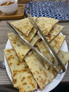 Makanan di atau berdekatan hotel