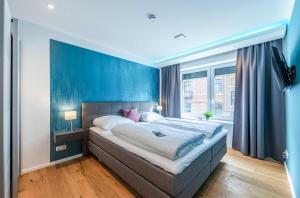 Postel nebo postele na pokoji v ubytování Inselsuite - moderne Ferienwohnung am Malchower See