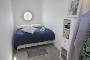 Postel nebo postele na pokoji v ubytování Villa sul mare 3 Bedroom e Terrace - Villa Porta Azzurro