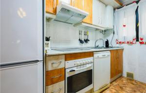 Η κουζίνα ή μικρή κουζίνα στο Cozy Apartment In Los Alcázares
