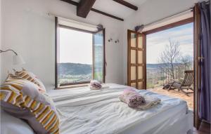 A bed or beds in a room at Villa Bellavista