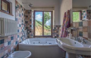 A bathroom at Villa Bellavista