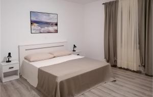 Postel nebo postele na pokoji v ubytování 2 Bedroom Gorgeous Apartment In Rabac