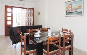 Posezení v ubytování 2 Bedroom Gorgeous Apartment In Rabac