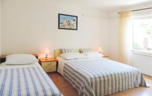 Postel nebo postele na pokoji v ubytování 2 Bedroom Gorgeous Apartment In Rabac