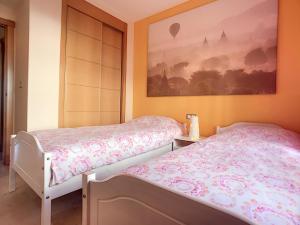 Posteľ alebo postele v izbe v ubytovaní 2239-Lovely 2 bedrooms with pool and paddle court