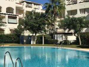 Bazén v ubytovaní 2239-Lovely 2 bedrooms with pool and paddle court alebo v jeho blízkosti