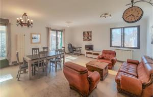 Χώρος καθιστικού στο Cozy Apartment In Béziers With Wi-Fi