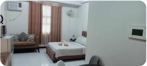 Postel nebo postele na pokoji v ubytování Condo Unit walking distance to Manila Airport (NAIA Terminal 3) + 4 fotografie