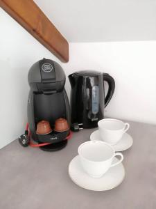 Příslušenství pro přípravu čaje a kávy v ubytování Apartments Filip