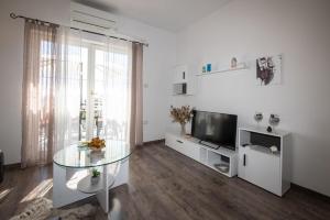 TV a/nebo společenská místnost v ubytování Apartment Miriam
