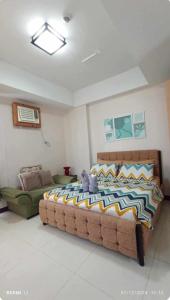 Postel nebo postele na pokoji v ubytování Condo Unit walking distance to Manila Airport (NAIA Terminal 3)