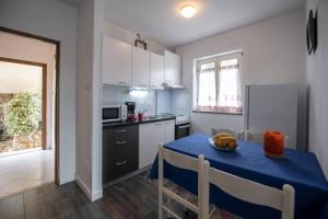 Kuchyň nebo kuchyňský kout v ubytování Apartment Miriam