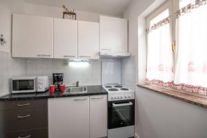 Kuchyň nebo kuchyňský kout v ubytování Apartment Miriam