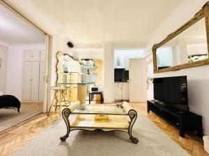 Μια τηλεόραση ή/και κέντρο ψυχαγωγίας στο Apartamento entero en Chamartín 113