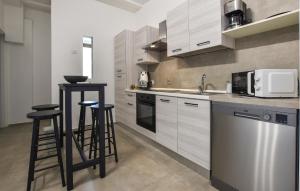 Dapur atau dapur kecil di Stunning Home In Mascali