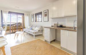 Kuchyň nebo kuchyňský kout v ubytování 3 Bedroom Nice Home In Villajoyosa