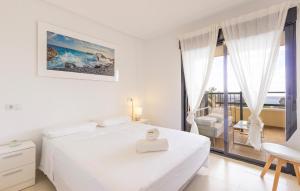 Postel nebo postele na pokoji v ubytování 3 Bedroom Nice Home In Villajoyosa + 25 fotografií