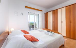 Postel nebo postele na pokoji v ubytování Holiday Apartment Suhi Potok 07