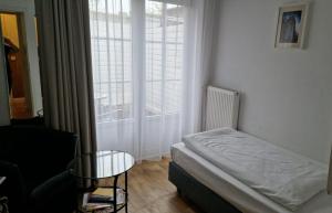 Postel nebo postele na pokoji v ubytování Hotel Zum Roten Tore