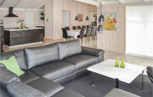 Η κουζίνα ή μικρή κουζίνα στο Holiday Home Sæby 1