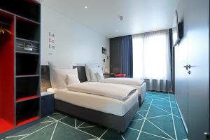 Postel nebo postele na pokoji v ubytování sander Hotel