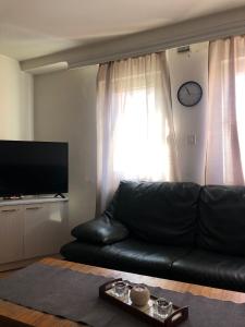 Apartment KARADAK的电视和/或娱乐中心