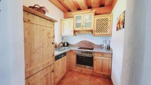 Dapur atau dapur kecil di Stodertraum 2 "Gänseblümchen" by Alpenidyll Apartments +12 gambar
