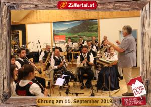 a man standing in front of a orchestra at Ferienwohnungen Bachmayerhof in Uderns