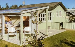 Zahrada ubytování Three-Bedroom Holiday Home In Saby