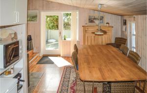 Kuchyň nebo kuchyňský kout v ubytování Three-Bedroom Holiday Home In Saby