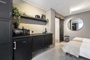 Kuchyň nebo kuchyňský kout v ubytování Spacious Studio in Downtown Reykjavik