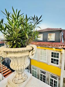 a large stone urn in front of a building at DEUXMECS Porto in Porto