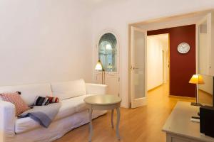 Posezení v ubytování Filmoteca Sarria 1- wifi quiet bright comfi + 16 fotografií