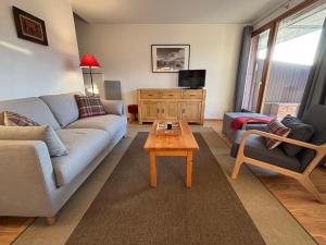 a living room with a couch and a coffee table at Appartement cosy pour 4 avec WiFi proche pistes et commerces - FR-1-733-93 in Crest-Voland