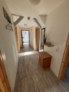 TV a/nebo společenská místnost v ubytování Ferienwohnung Elbbrise