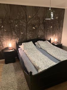 a bedroom with two beds and two night stands at Nydelig villa med havutsikt og utendørs badestamp in Botnhamn