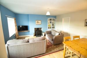 Μια τηλεόραση ή/και κέντρο ψυχαγωγίας στο Bungalow - 4 Beds 2 Baths - Dog Friendly - Walks