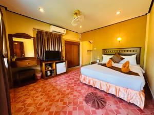 Postel nebo postele na pokoji v ubytování Lanta Queen Resort + 68 fotografií