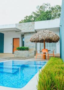 Bazén v ubytování Hotel Princesa Suites nebo v jeho okolí