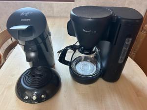 a blender and a coffee maker on a table at Gite La Miellerie in Fellering